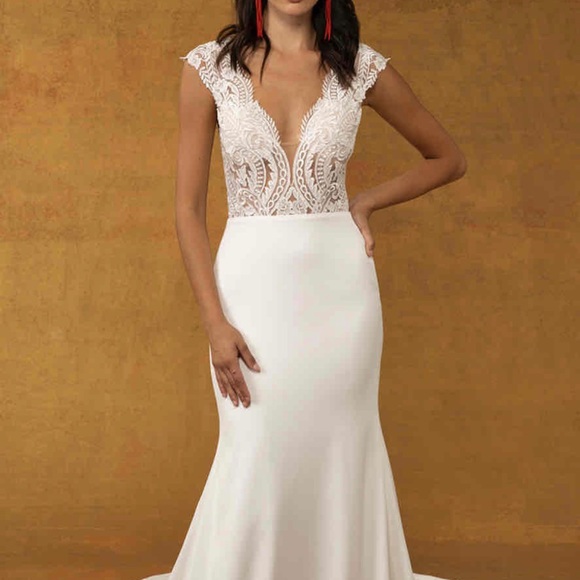 Tara Lauren “Amaia” Wedding Dress - Picture 1 of 8
